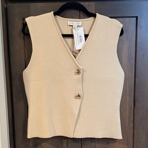 She + Sky Cream Sleeveless Buttoned Top